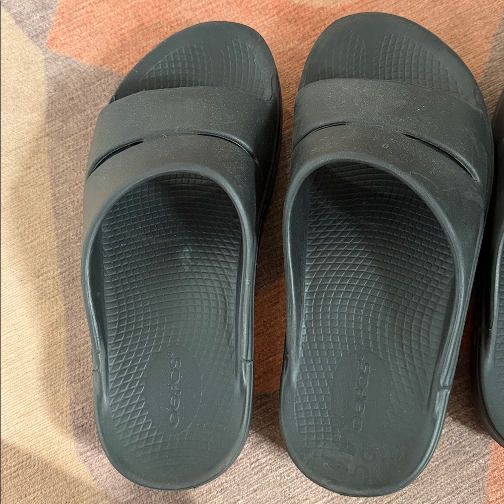 OOFOS Black Women's Slippers